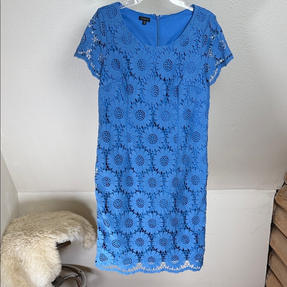 TALBOTS Blue Crocheted Lace Floral Motif w/Short Sleeves. Size 10